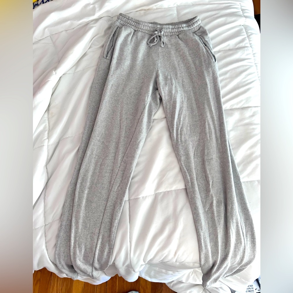 BRANDY MELVILLE SWEATPANTS GREY